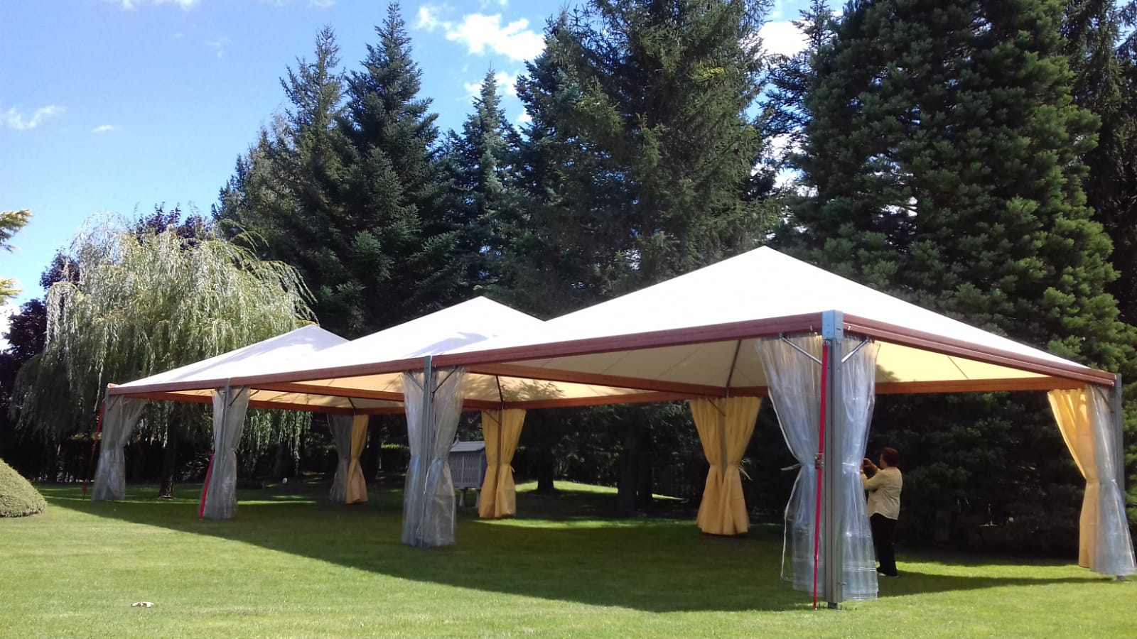 Rental and sale of tents for events in Barcelona