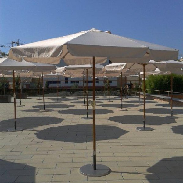 Alquiler de parasoles para eventos en Barcelona